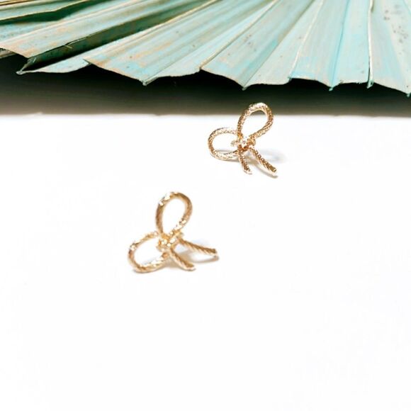 Textured bow earrings in gold #583 - Picture 3 of 6